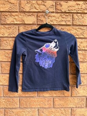 10/$25 • Gap Navy “Adventure Is Calling” Graphic Long Sleeve Top